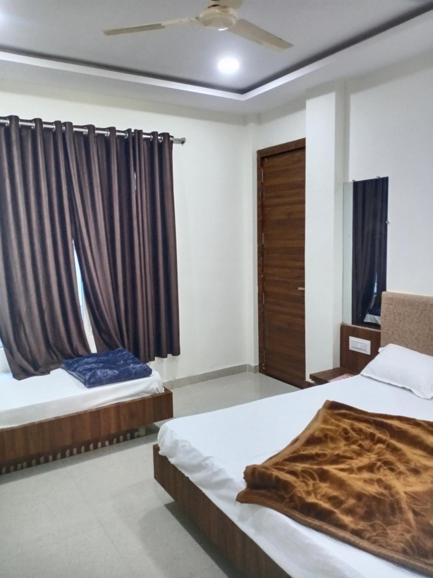Hotel Soham Palace Ujjain Buitenkant foto